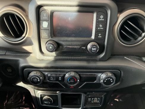 Used 2018 Jeep Wrangler Unlimited Sport AWD/4WD image 17