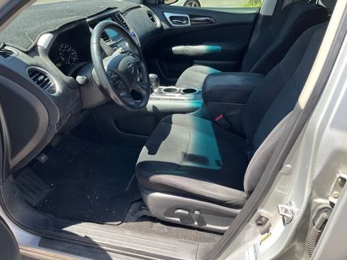 Used 2014 Nissan Pathfinder SV w/ Trailer Tow Package image 2