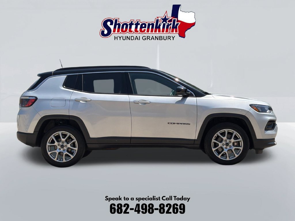 Used 2025 Jeep Compass Limited AWD/4WD image 5