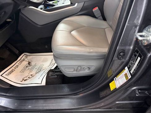 Used 2023 Toyota Highlander XLE image 13