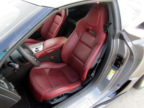 Used 2016 Chevrolet Corvette Z06 w/ 3LZ Preferred Equipment Group image 9