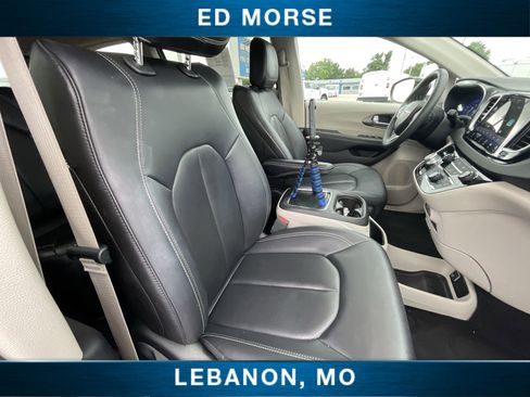 Used 2024 Chrysler Pacifica Touring-L FWD image 26