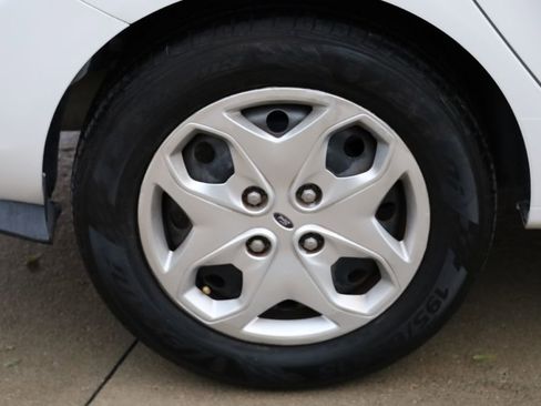 Used 2013 Ford Fiesta SE image 32