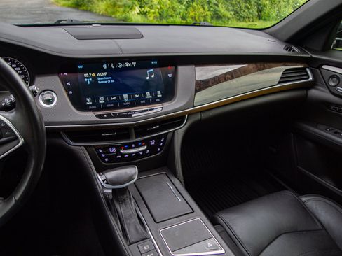 Used 2018 Cadillac CT6 Luxury AWD/4WD image 16