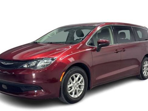 Used 2022 Chrysler Voyager LX FWD image 5