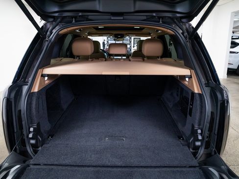 Used 2023 Land Rover Range Rover SE image 8