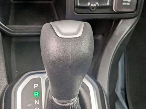 Used 2019 Jeep Renegade Latitude FWD image 24