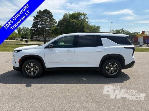 Used 2025 Chevrolet Traverse LT w/ Driver Confidence Package AWD/4WD image 3
