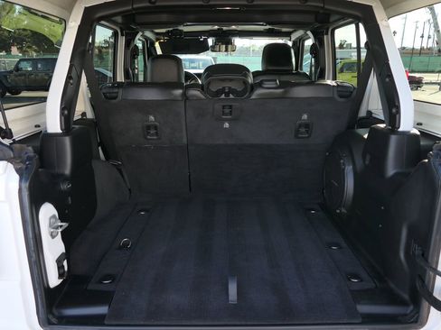 Used 2020 Jeep Wrangler Unlimited Sahara image 21