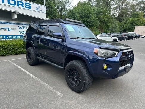 Used 2014 Toyota 4Runner SR5 AWD/4WD image 3
