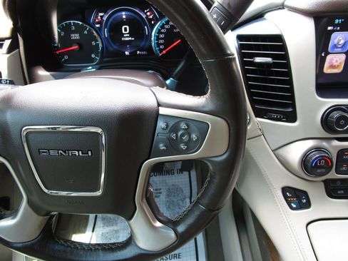 Used 2019 GMC Yukon Denali w/ Denali Ultimate Package AWD/4WD image 13