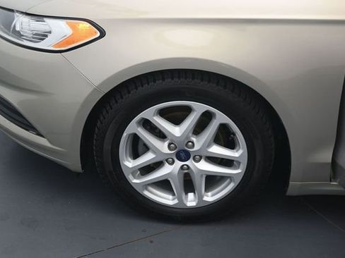 Used 2016 Ford Fusion SE FWD image 9