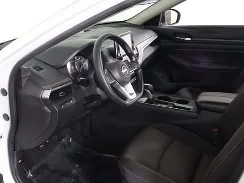 Used 2025 Nissan Altima 2.5 SV image 19