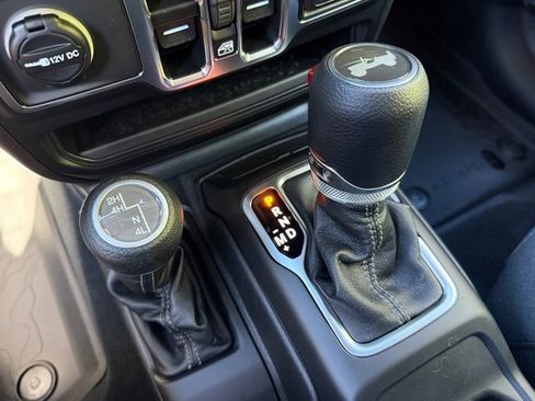 Used 2025 Jeep Wrangler Unlimited Sport image 25