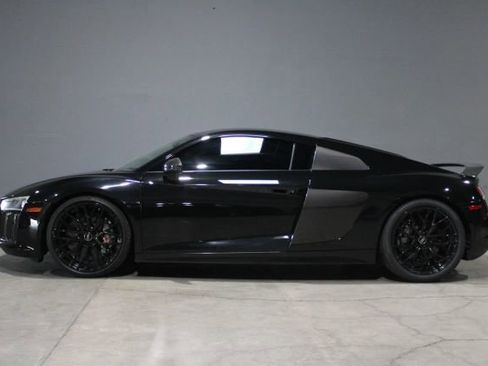 Used 2018 Audi R8 V10 plus image 2