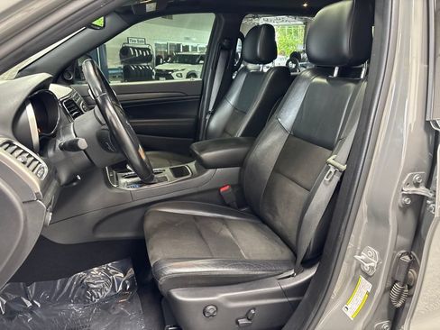Used 2020 Jeep Grand Cherokee Altitude AWD/4WD image 10