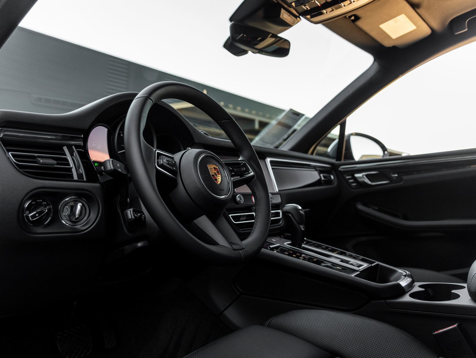 Certified 2026 Porsche Macan AWD/4WD image 4