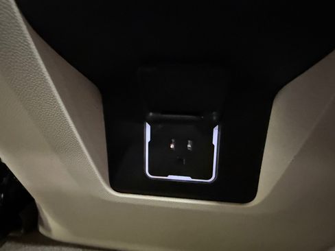 Used 2021 GMC Yukon XL Denali w/ Denali Premium Package image 28