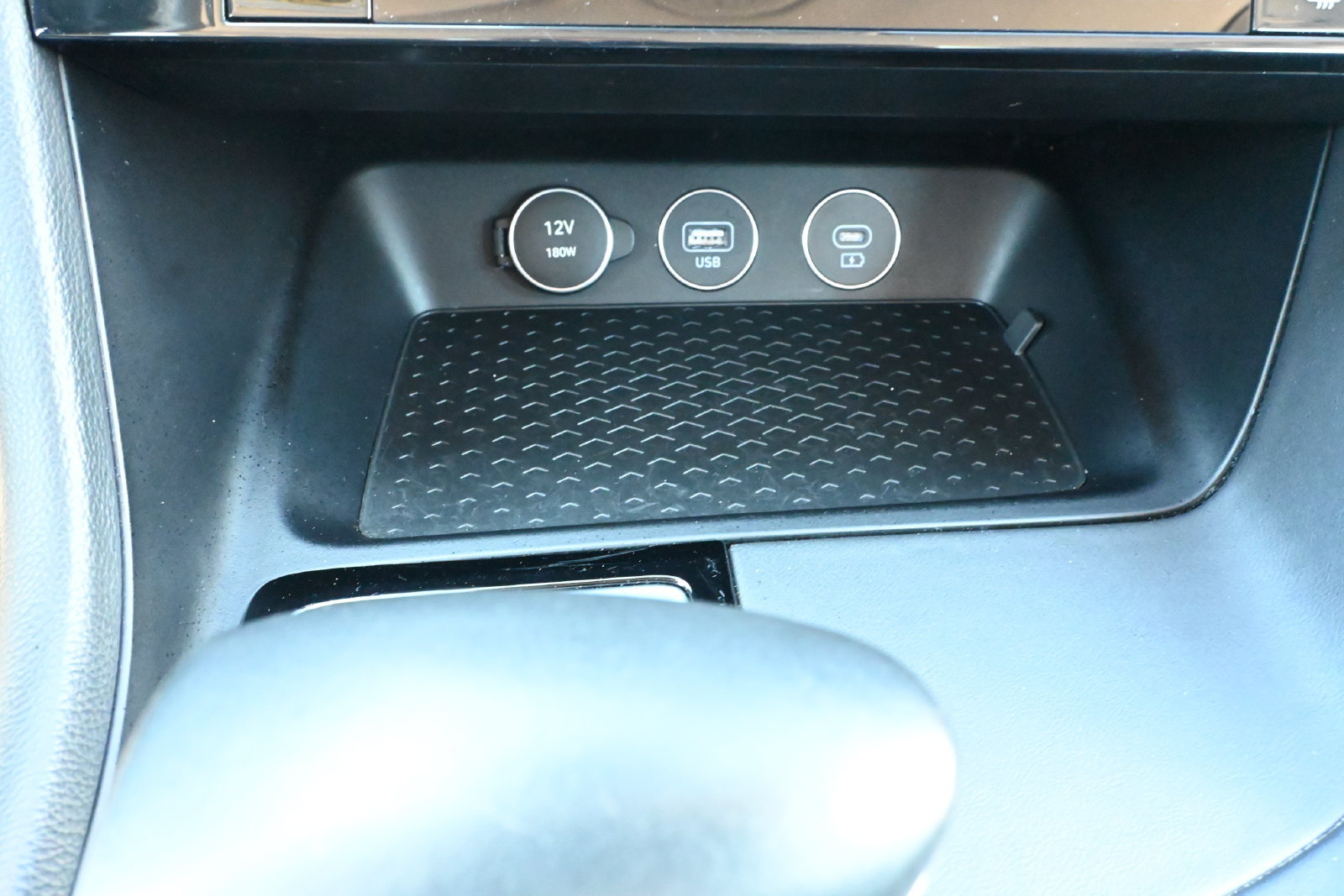 Used 2025 Genesis G70 2.5T RWD image 19