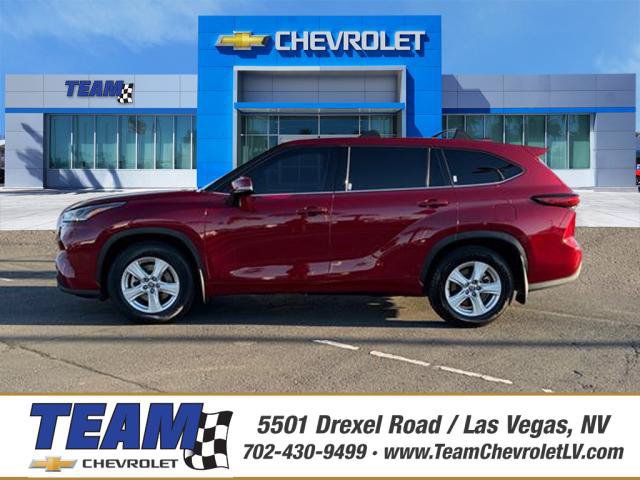 Used 2021 Toyota Highlander LE AWD/4WD image 1