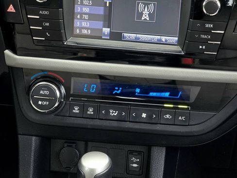 Used 2014 Toyota Corolla LE FWD image 30
