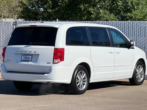 Used 2016 Dodge Grand Caravan SE FWD image 4