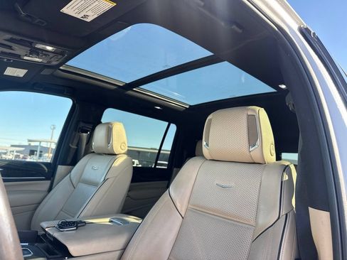 Used 2023 Cadillac Escalade ESV Premium Luxury w/ Performance Package AWD/4WD image 23