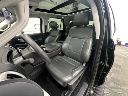 Used 2025 Ford Expedition Active image 13