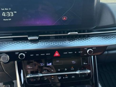 Used 2024 Kia Carnival SX Prestige image 23