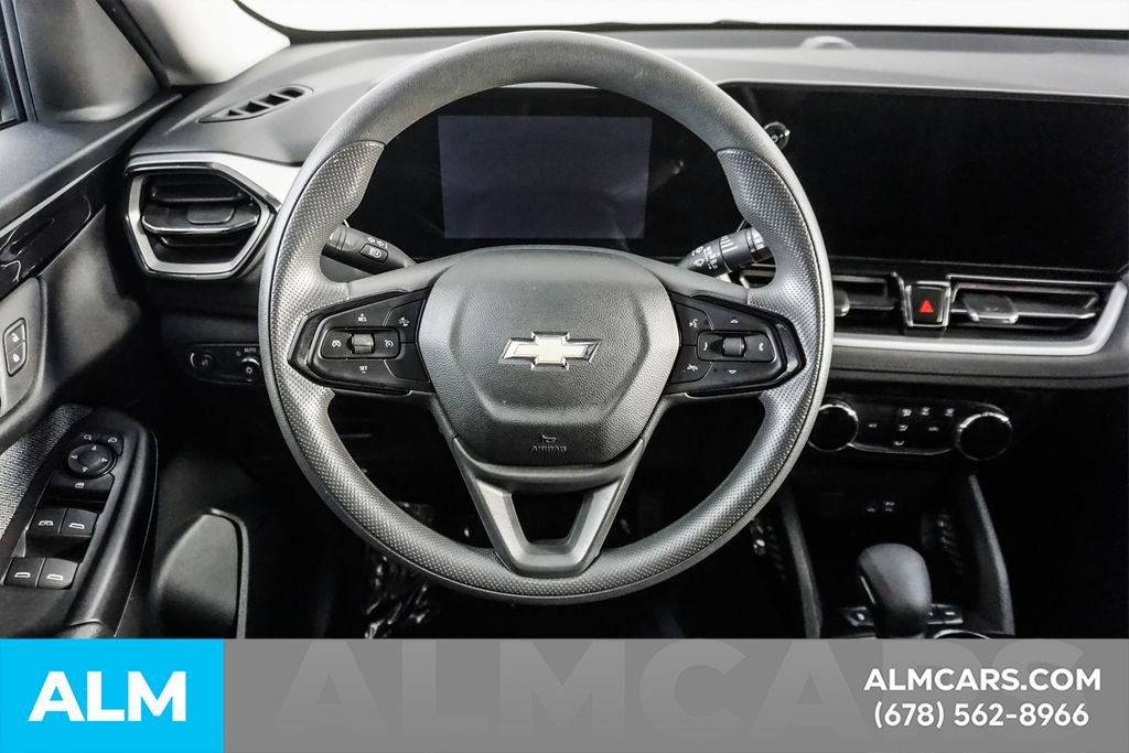 Used 2025 Chevrolet TrailBlazer LT AWD/4WD image 23