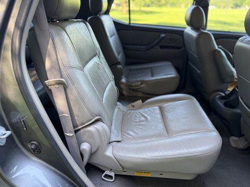 Used 2006 Toyota Sequoia Limited RWD image 11