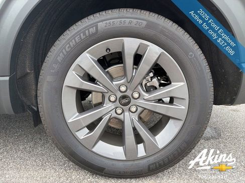 Used 2025 Ford Explorer Active w/ Active Comfort Package AWD/4WD image 13