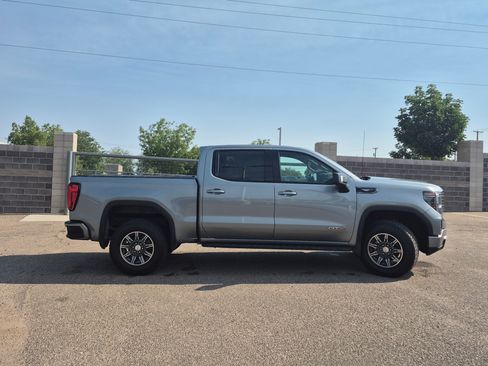 Used 2023 GMC Sierra 1500 AT4 w/ AT4 Premium Package AWD/4WD image 6