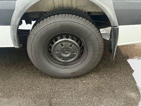 Used 2015 Mercedes-Benz Sprinter 2500 image 9