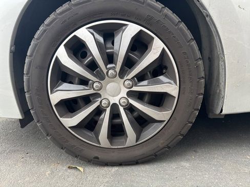 Used 2015 Toyota Corolla LE image 7