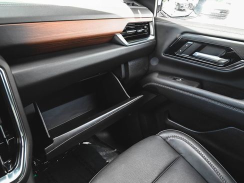 Used 2025 GMC Yukon XL Denali AWD/4WD image 15