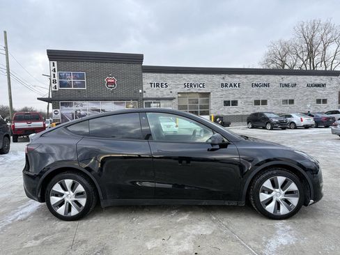 Used 2021 Tesla Model Y Long Range image 7