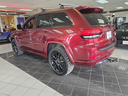 Used 2018 Jeep Grand Cherokee Altitude AWD/4WD image 6