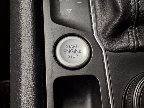 Used 2021 Volkswagen Atlas SEL image 19