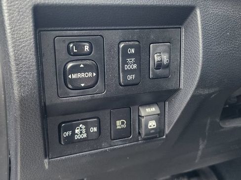 Used 2018 Toyota Tundra SR5 w/ SR5 Upgrade Package AWD/4WD image 20