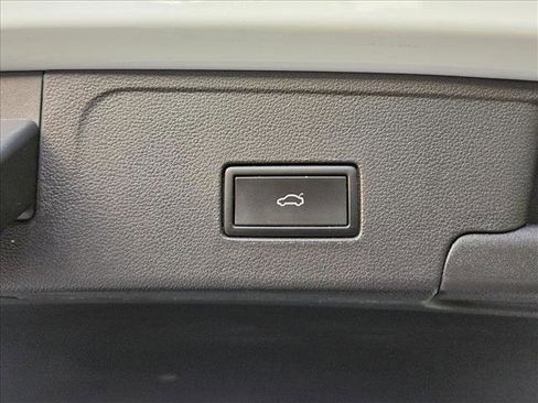 Used 2024 Volkswagen Atlas Cross Sport SE FWD image 26