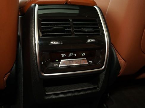 Used 2024 BMW X7 M60i image 16