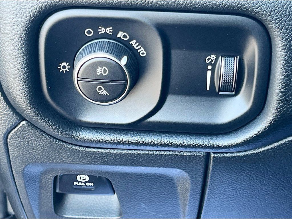 Used 2023 RAM 1500 Big Horn AWD/4WD image 10