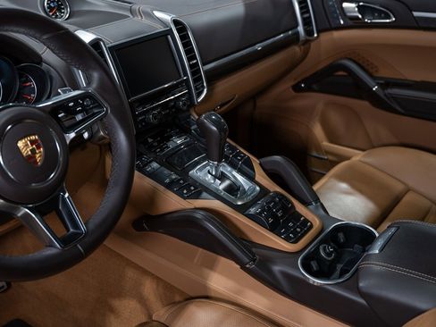 Used 2016 Porsche Cayenne Turbo S w/ Premium Package Plus image 52