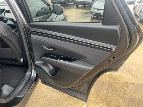 Used 2023 Hyundai Tucson Limited FWD image 16