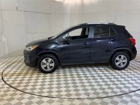 Used 2022 Chevrolet Trax LT w/ LT Convenience Package image 5