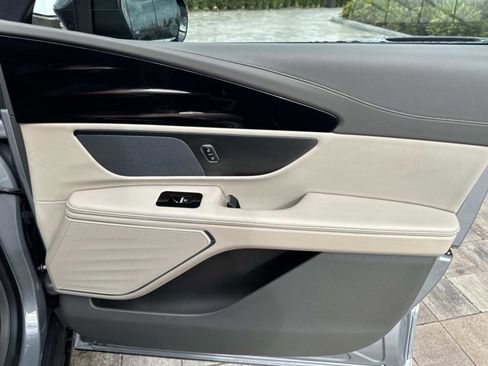 Certified 2024 Lincoln Nautilus Reserve image 19