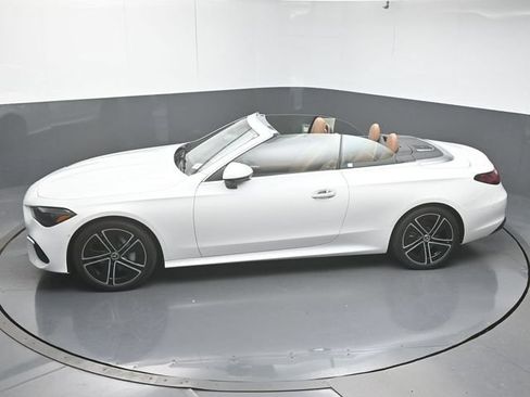 Used 2026 Mercedes-Benz CLE 300 4MATIC Cabriolet image 42