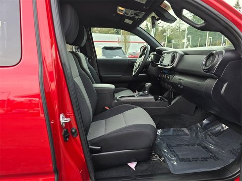 Certified 2021 Toyota Tacoma TRD Off-Road image 11