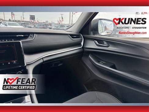 Used 2024 Jeep Grand Cherokee Laredo AWD/4WD image 42